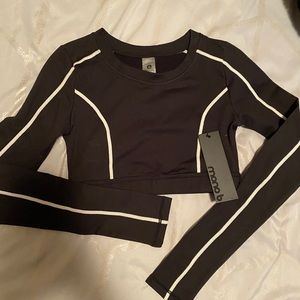Mono b crop athletic top